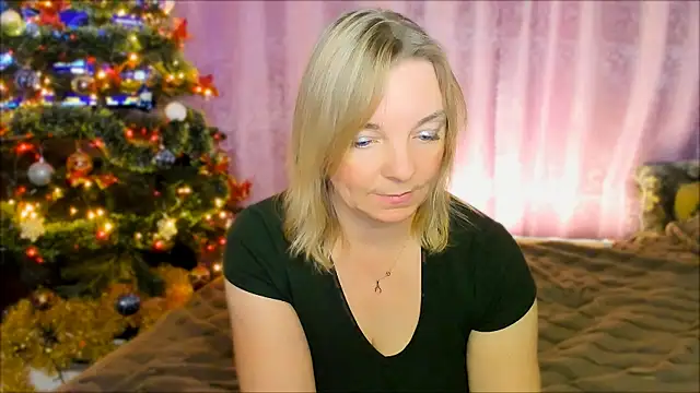 Snapshot of Regina__blue chatting on 12/19/24, 03:52 Regina  blue online show from 12/19/24, 03:52