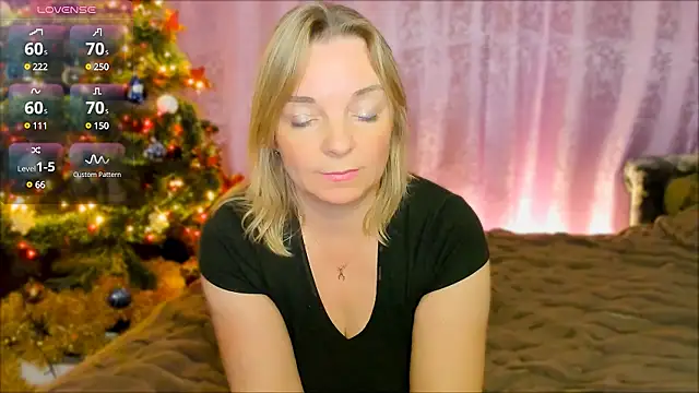 Snapshot of Regina__blue chatting on 12/19/24, 06:56 Regina  blue online show from 12/19/24, 06:56