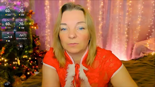 Snapshot of Regina__blue chatting on 12/25/24, 08:17 Regina  blue online show from 12/25/24, 08:17