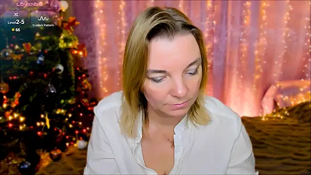 Snapshot of Regina__blue chatting on 12/26/24, 07:27 Regina  blue online show from 12/26/24, 07:27