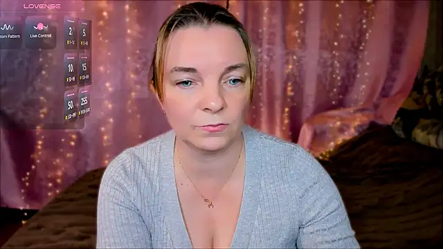 Snapshot of Regina__blue chatting on 01/12/25, 06:05 Regina  blue online show from 01/12/25, 06:05
