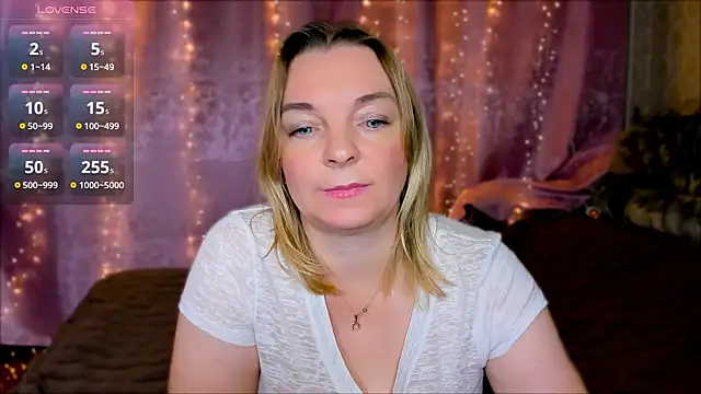 Snapshot of Regina__blue chatting on 01/14/25, 07:32 Regina  blue online show from 01/14/25, 07:32