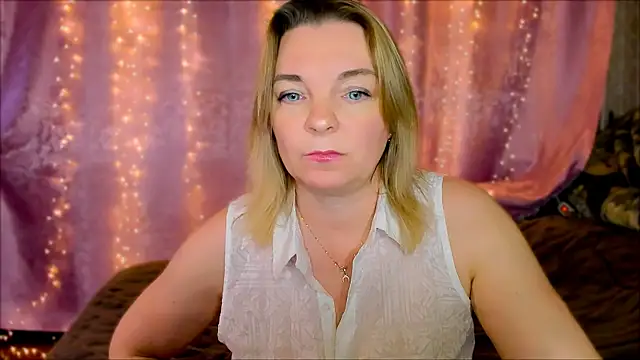Snapshot of Regina__blue chatting on 01/15/25, 07:01 Regina  blue online show from 01/15/25, 07:01