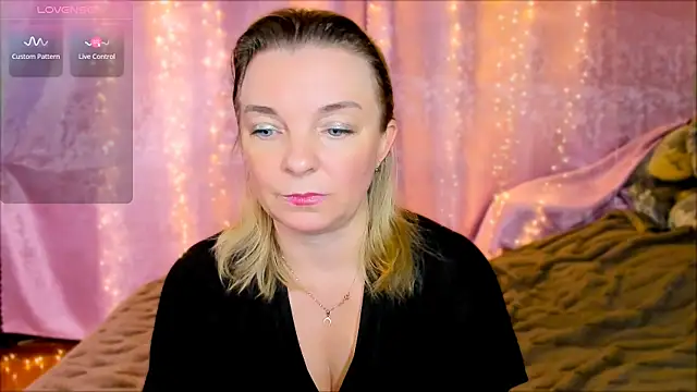 Snapshot of Regina__blue chatting on 01/23/25, 05:10 Regina  blue online show from 01/23/25, 05:10