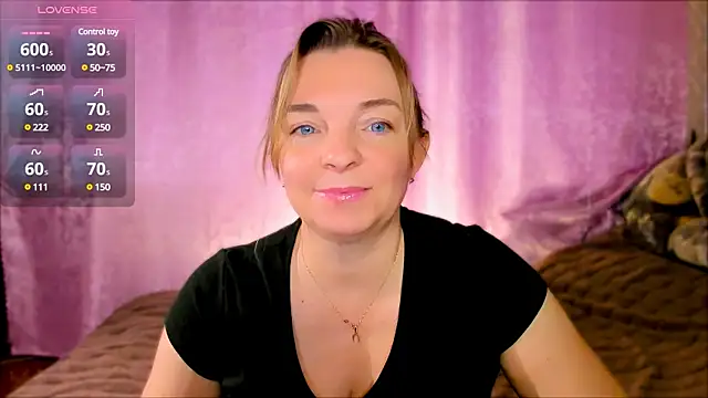 Snapshot of Regina__blue chatting on 01/28/25, 12:00 Regina  blue online show from 01/28/25, 12:00