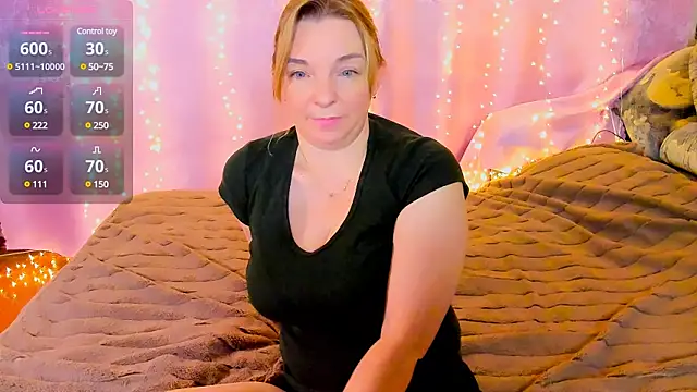 Snapshot of Regina__blue chatting on 01/28/25, 08:15 Regina  blue online show from 01/28/25, 08:15
