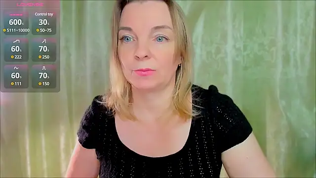 Snapshot of Regina__blue chatting on 02/17/25, 07:10 Regina  blue online show from 02/17/25, 07:10