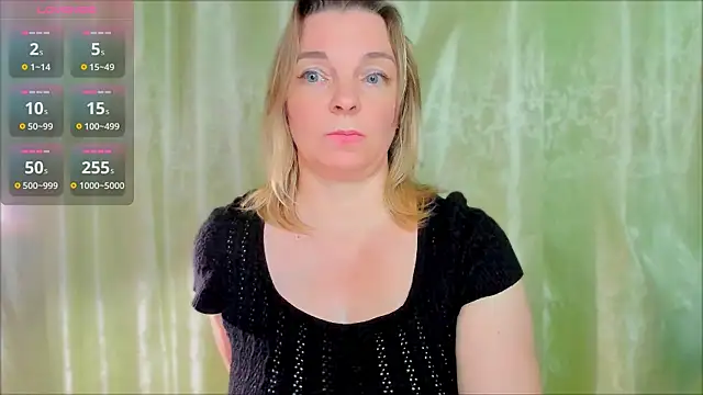 Snapshot of Regina__blue chatting on 02/17/25, 10:14 Regina  blue online show from 02/17/25, 10:14