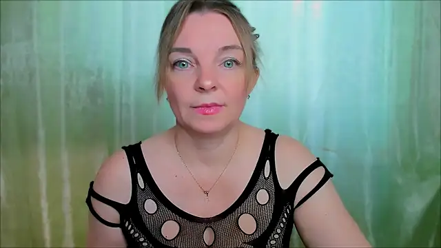 Snapshot of Regina__blue chatting on 02/21/25, 11:55 Regina  blue online show from 02/21/25, 11:55