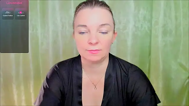 Snapshot of Regina__blue chatting on 03/03/25, 06:22 Regina  blue online show from 03/03/25, 06:22
