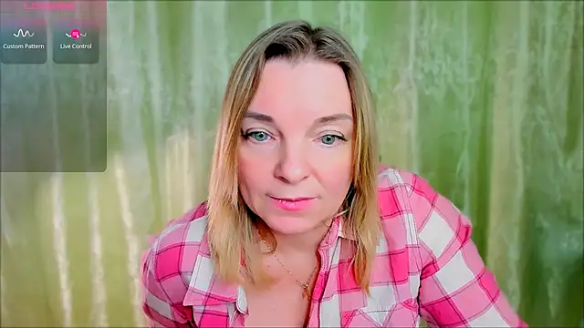 Snapshot of Regina__blue chatting on 03/11/25, 11:04 Regina  blue online show from 03/11/25, 11:04