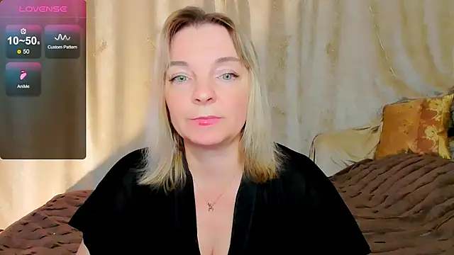 Snapshot of Regina__blue chatting on 10/17/25, 03:36 Regina  blue online show from 10/17/25, 03:36