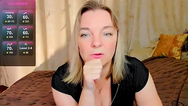 Snapshot of Regina__blue chatting on 10/18/25, 04:52 Regina  blue online show from 10/18/25, 04:52