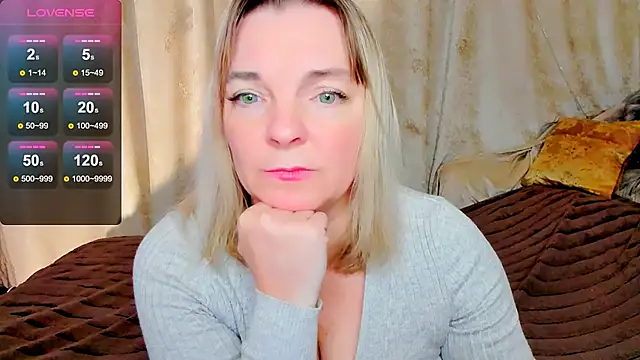 Snapshot of Regina__blue chatting on 10/21/25, 06:52 Regina  blue online show from 10/21/25, 06:52