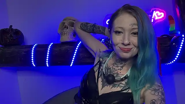 Snapshot of coyemoo chatting on 01/11/25, 11:23 coyemoo online show from 01/11/25, 11:23