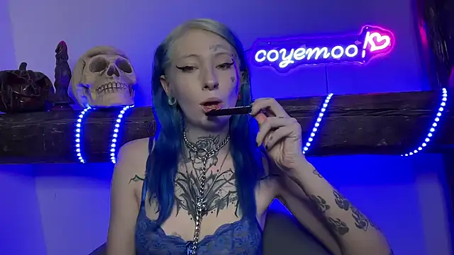Snapshot of coyemoo chatting on 02/01/25, 12:37 coyemoo online show from 02/01/25, 12:37