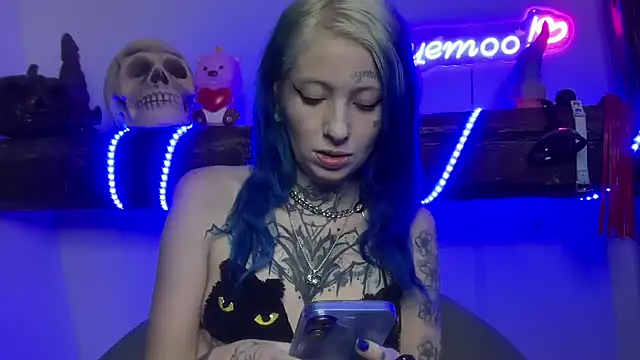 Snapshot of coyemoo chatting on 02/03/25, 12:47 coyemoo online show from 02/03/25, 12:47