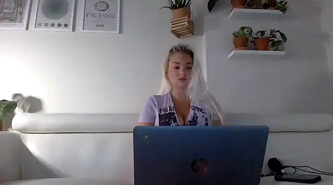 Snapshot of badblondebunny chatting on 03/20/25, 11:56 badblondebunny online show from 03/20/25, 11:56