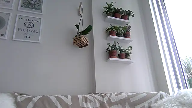 Snapshot of badblondebunny chatting on 10/04/25, 04:27 badblondebunny online show from 10/04/25, 04:27