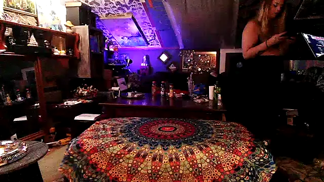 Snapshot of SpunCandy chatting on 09/22/25, 07:21 SpunCandy online show from 09/22/25, 07:21