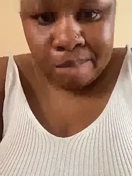 Snapshot of beaitebae chatting on 11/05/25, 11:21 beaitebae online show from 11/05/25, 11:21