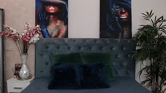 Snapshot of MissJuliax chatting on 01/13/25, 07:00 MissJuliax online show from 01/13/25, 07:00