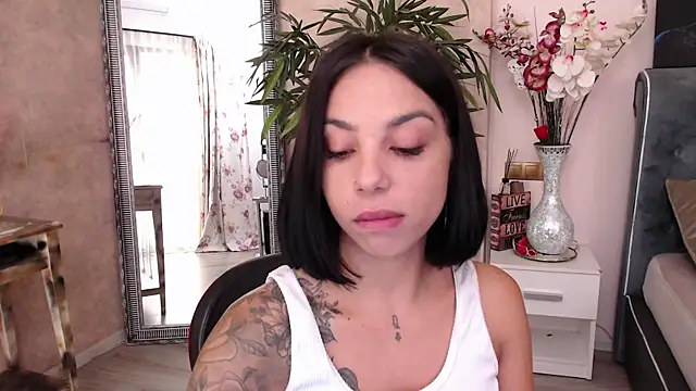 Snapshot of MissJuliax chatting on 09/10/25, 06:02 MissJuliax online show from 09/10/25, 06:02