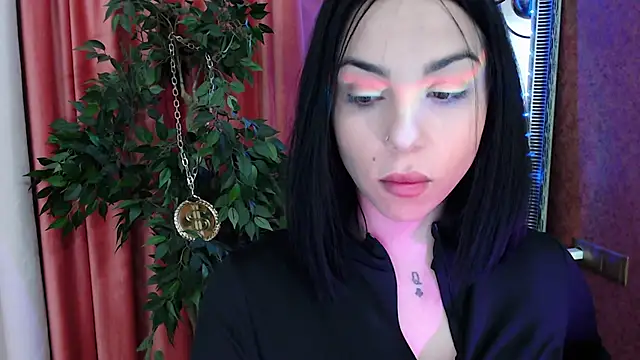 Snapshot of MissJuliax chatting on 11/17/25, 07:03 MissJuliax online show from 11/17/25, 07:03