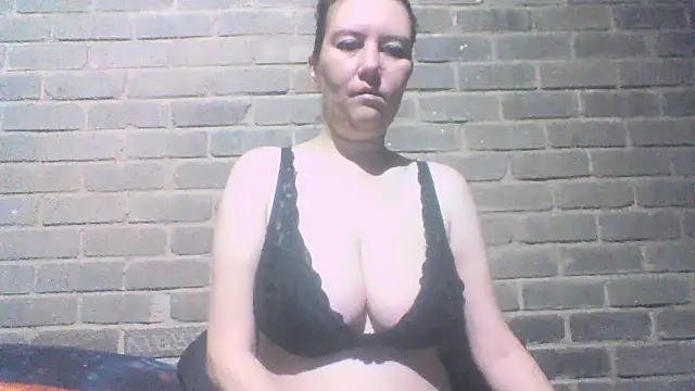 EksJouneMwah online show from 11/18/25, 07:13