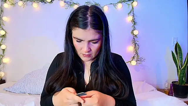 Amara vega online show from 04/09/26, 07:47