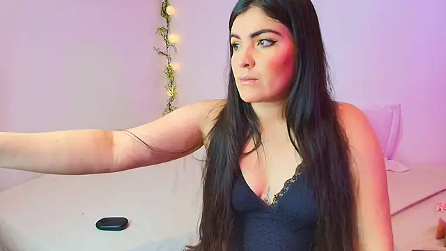 Amara vega online show from 04/21/26, 12:00