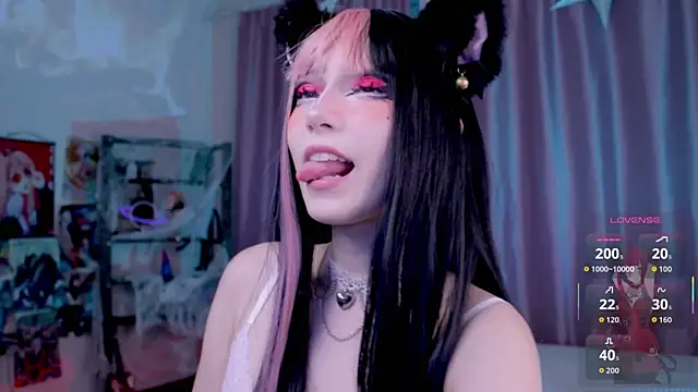 Snapshot of Carolina_Leep chatting on 10/18/25, 01:23 Carolina Leep online show from 10/18/25, 01:23