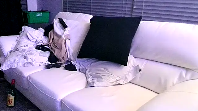 Snapshot of longthicknslick chatting on 11/13/25, 09:41 longthicknslick online show from 11/13/25, 09:41