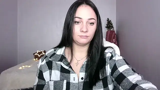 Snapshot of Emelyblum chatting on 01/16/25, 04:17 Emelyblum online show from 01/16/25, 04:17