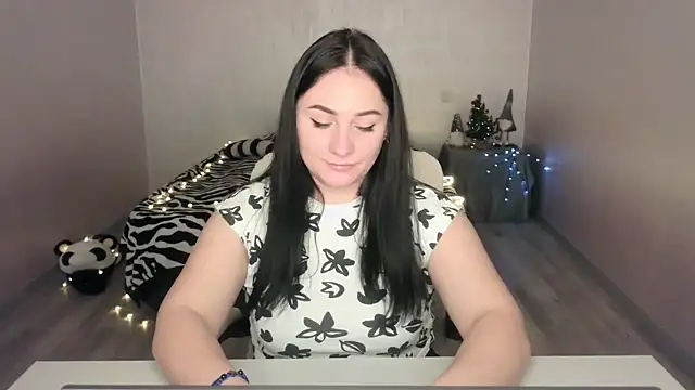 Snapshot of Emelyblum chatting on 01/22/25, 12:27 Emelyblum online show from 01/22/25, 12:27
