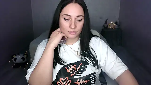 Snapshot of Emelyblum chatting on 03/01/25, 12:07 Emelyblum online show from 03/01/25, 12:07