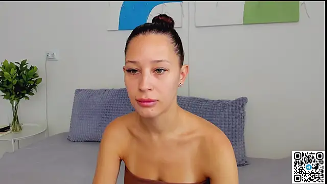 Snapshot of SelenaRousey chatting on 07/04/26, 06:30 SelenaRousey online show from 07/04/26, 06:30
