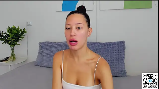 Snapshot of SelenaRousey chatting on 07/12/26, 07:21 SelenaRousey online show from 07/12/26, 07:21