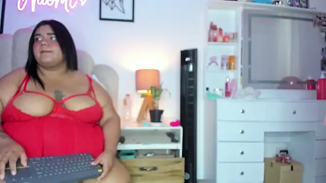 Snapshot of NaomiAsha chatting on 06/05/26, 12:33 NaomiAsha online show from 06/05/26, 12:33