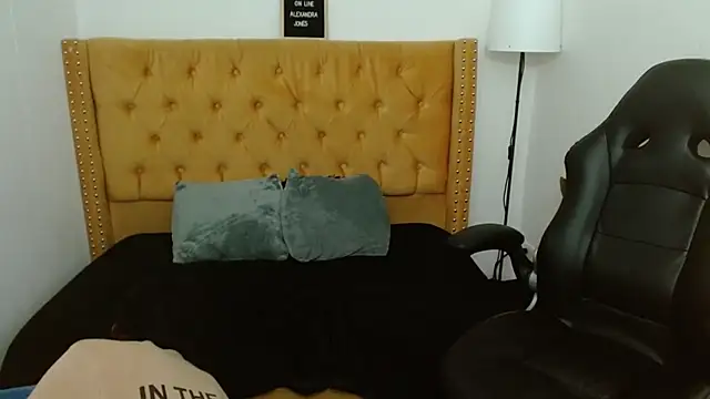 AlexandraJones  online show from 03/01/25, 11:06