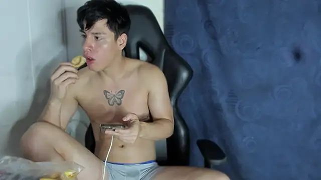 Snapshot of krizia7 chatting on 03/22/25, 12:49 krizia7 online show from 03/22/25, 12:49