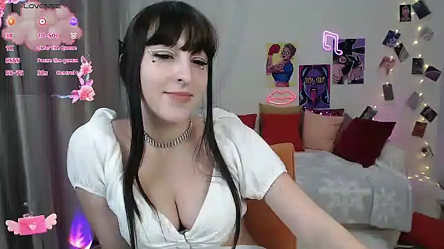 Snapshot of ElsaNeal chatting on 01/28/25, 10:12 ElsaNeal online show from 01/28/25, 10:12