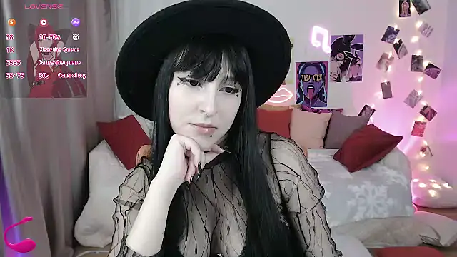 Snapshot of ElsaNeal chatting on 02/11/25, 04:02 ElsaNeal online show from 02/11/25, 04:02