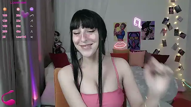 Snapshot of ElsaNeal chatting on 02/14/25, 10:04 ElsaNeal online show from 02/14/25, 10:04