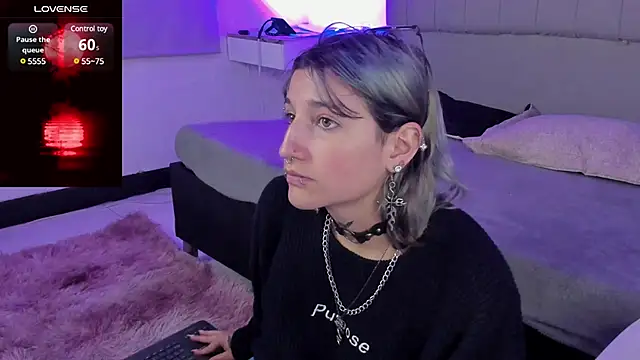 SukiFuyu  online show from 03/19/25, 12:23