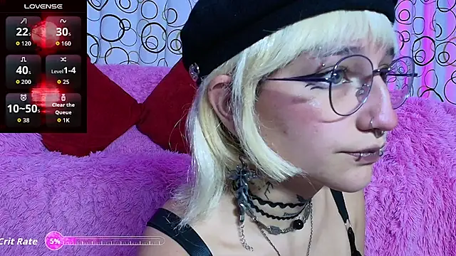 SukiFuyu  online show from 10/17/25, 12:14