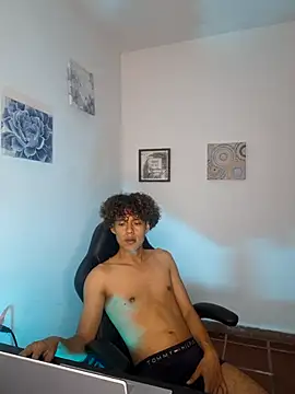 Snapshot of nickolas_moon chatting on 12/26/24, 12:46 nickolas moon online show from 12/26/24, 12:46