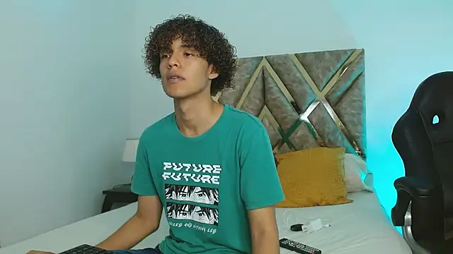 Snapshot of nickolas_moon chatting on 01/08/25, 03:07 nickolas moon online show from 01/08/25, 03:07