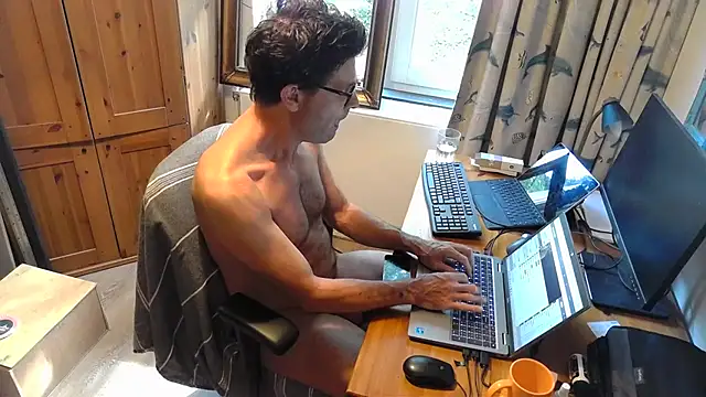 Snapshot of RolfS chatting on 07/19/26, 07:34 RolfS online show from 07/19/26, 07:34