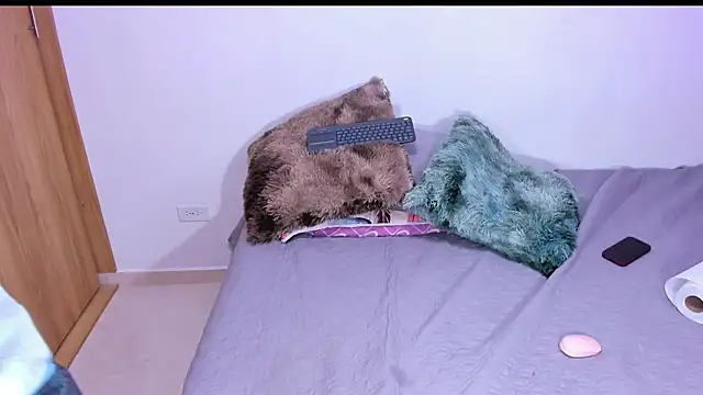 Snapshot of annika_taylor chatting on 12/13/24, 01:59 annika taylor online show from 12/13/24, 01:59